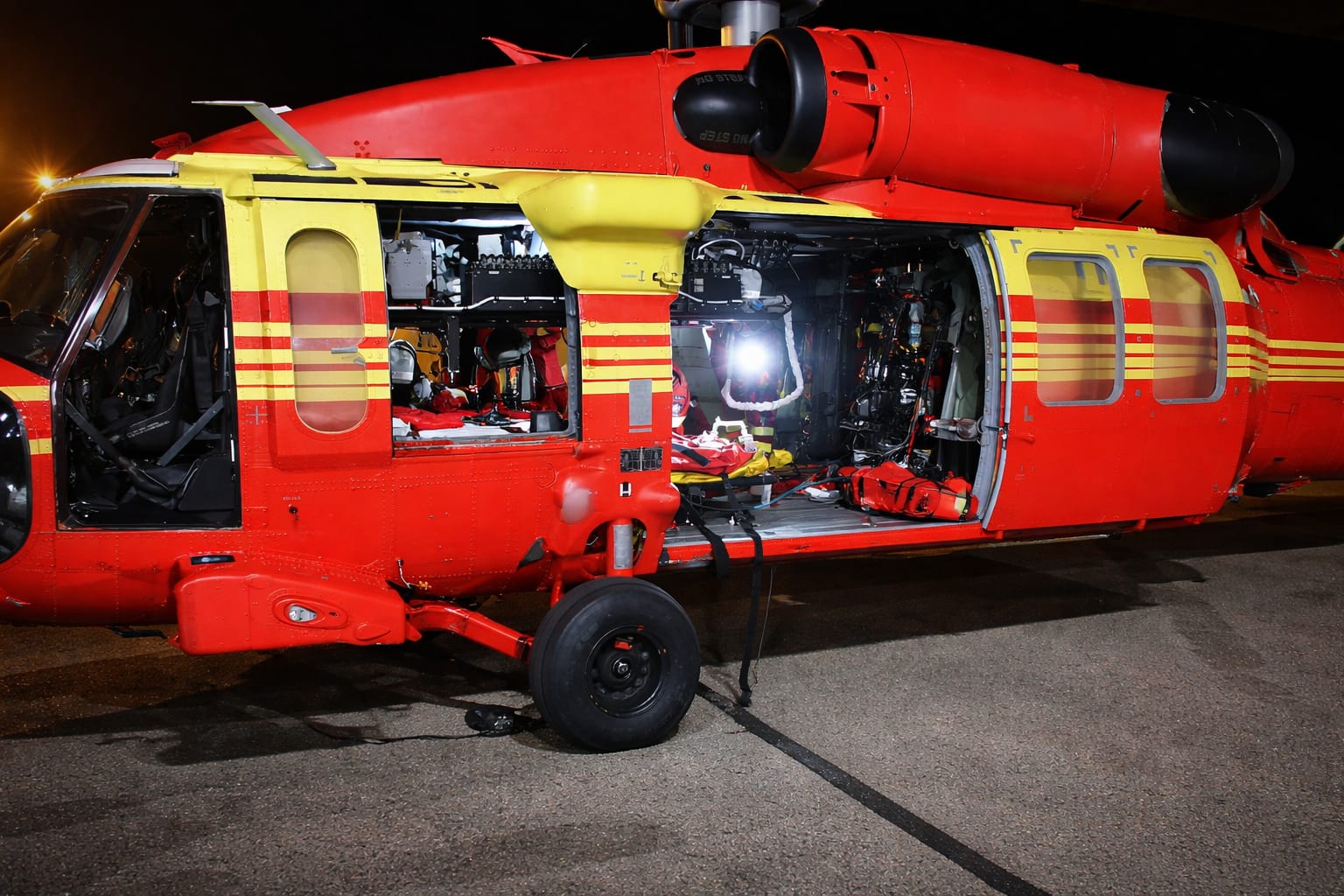 Premieră medicală în România o tânără de 18 ani a fost conectată la plămâni artificiali într-un elicopter