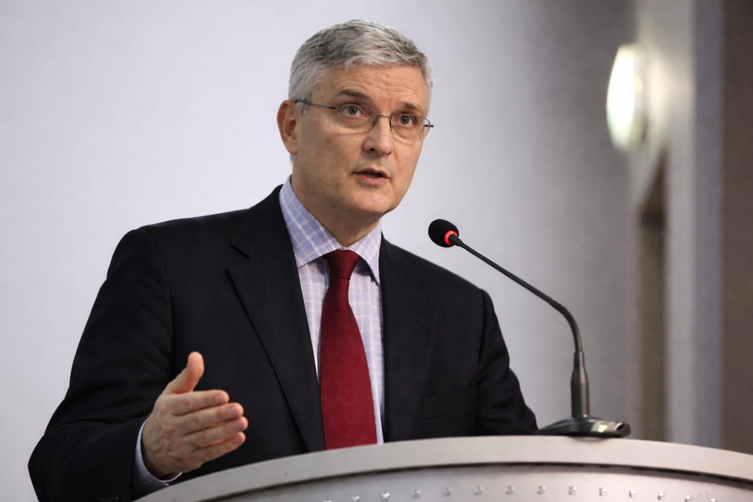 Daniel Dăianu: O reducere de taxe în 2027 ar trimite automat România în categoria junk