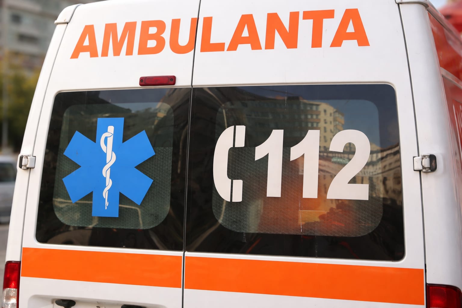 Motociclist și pasagera sa răniți într-un accident cu un autocar pe centura Timișoarei