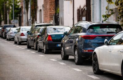 Polițele RCA s-au scumpit cu peste 13% în 2026. Aproape o treime din șoferi circulă fără asigurare
