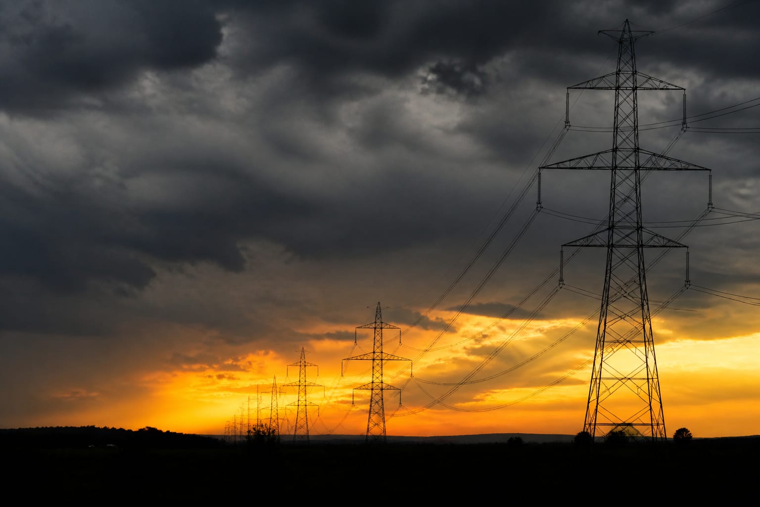 Sistemul energetic național a intrat în stare de urgență din cauza deficitului de producție
