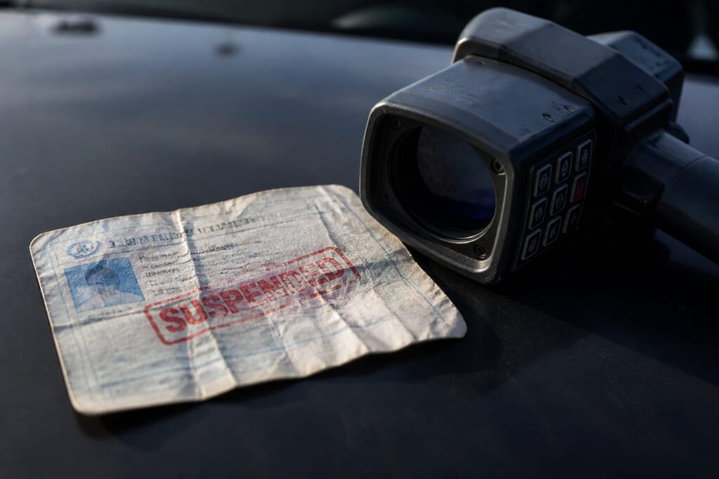 Un șofer care își transporta tatăl rănit a fost prins cu 172 km/h. Poliția l-a escortat la spital, apoi l-a sancționat