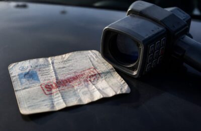 Un șofer care își transporta tatăl rănit a fost prins cu 172 km/h. Poliția l-a escortat la spital, apoi l-a sancționat