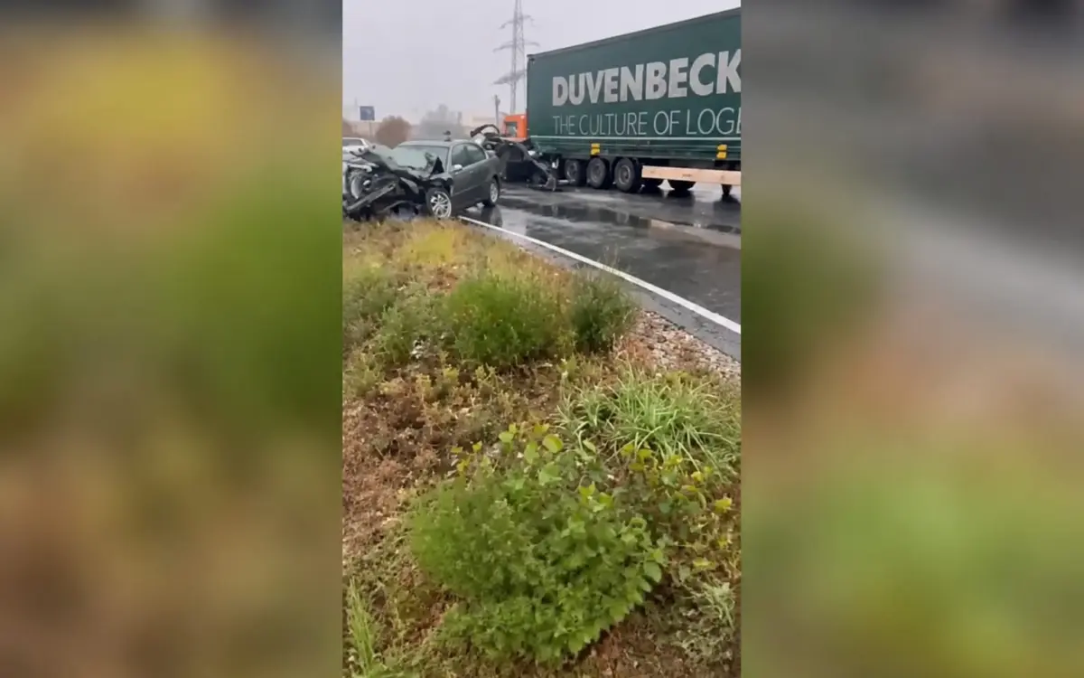 Accident cu trei vehicule