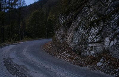 Accidentul de lângă Tomești a lăsat un mort și un rănit după răsturnarea unei mașini