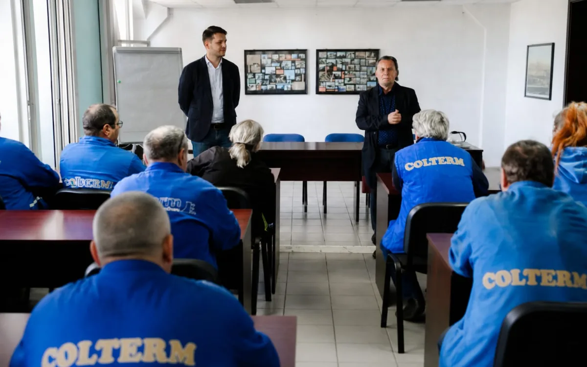 Ruben Lațcău și angajați Colterm