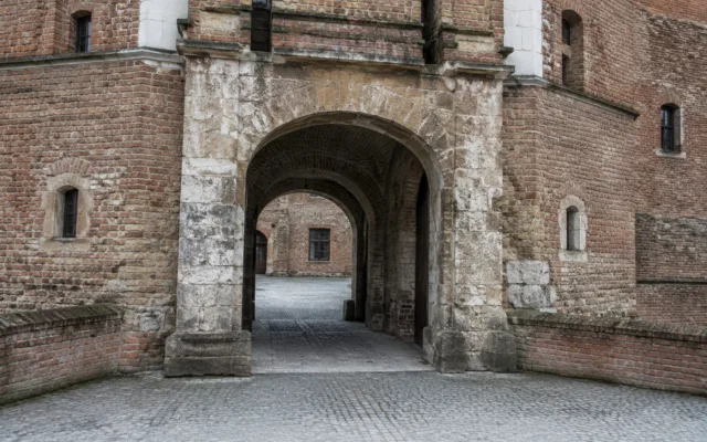 Intrarea principală a Huniade Castle