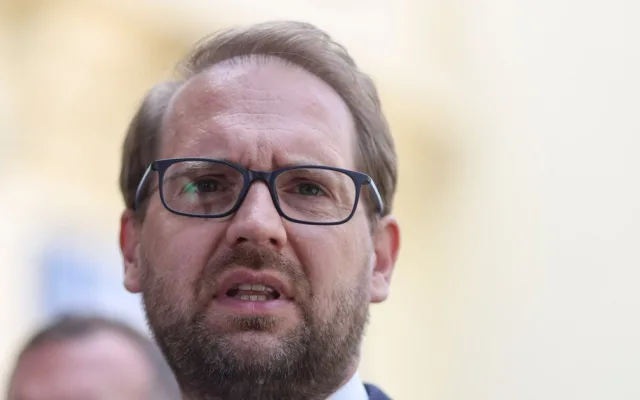 Primar cu ochelari