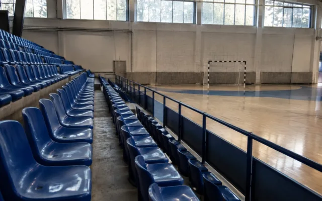 Tribună goală sală sport Timișoara