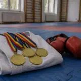 Echipament de karate și medalii