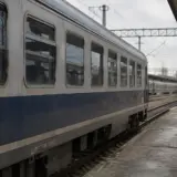 Vagoane de călători la peron